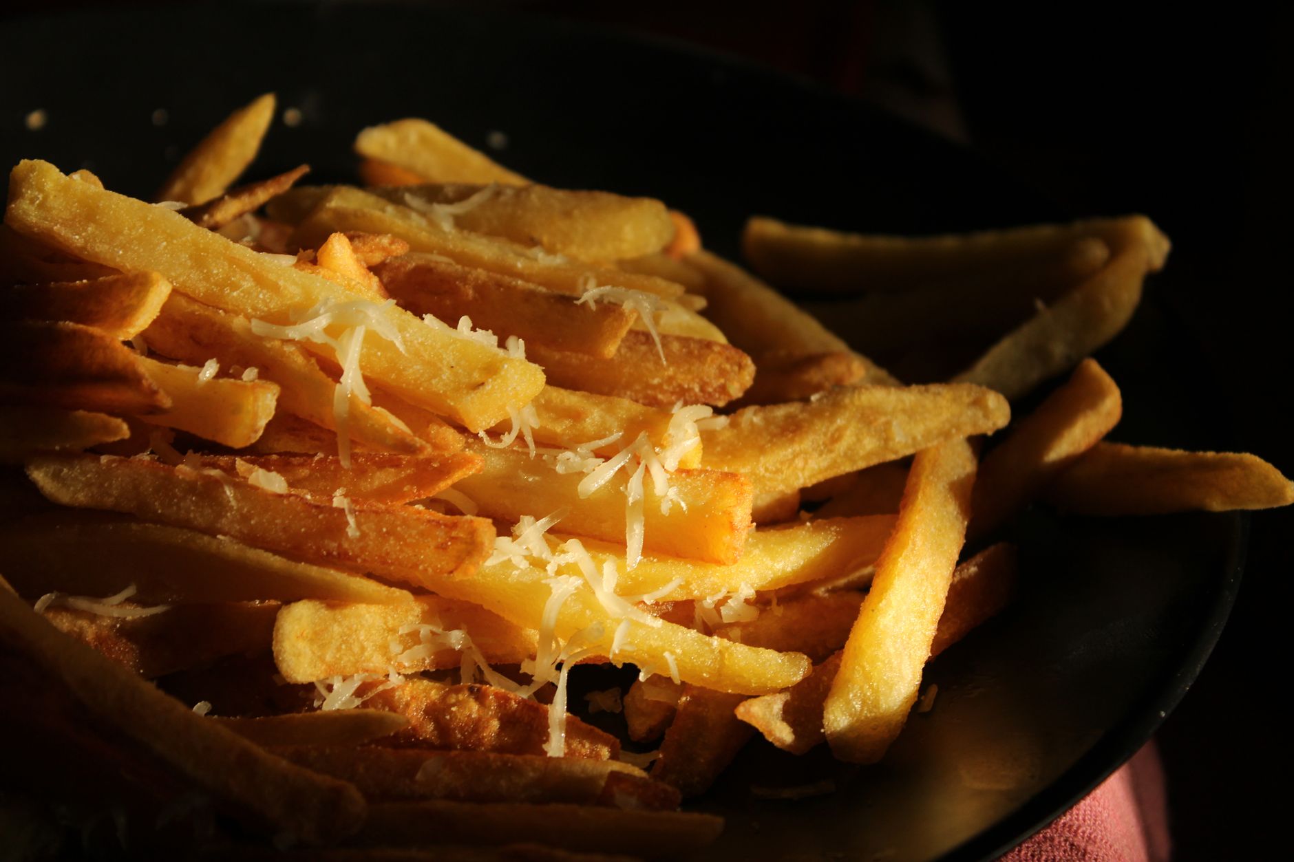 Papas con chile y limón: la guarnición que nadie cambia